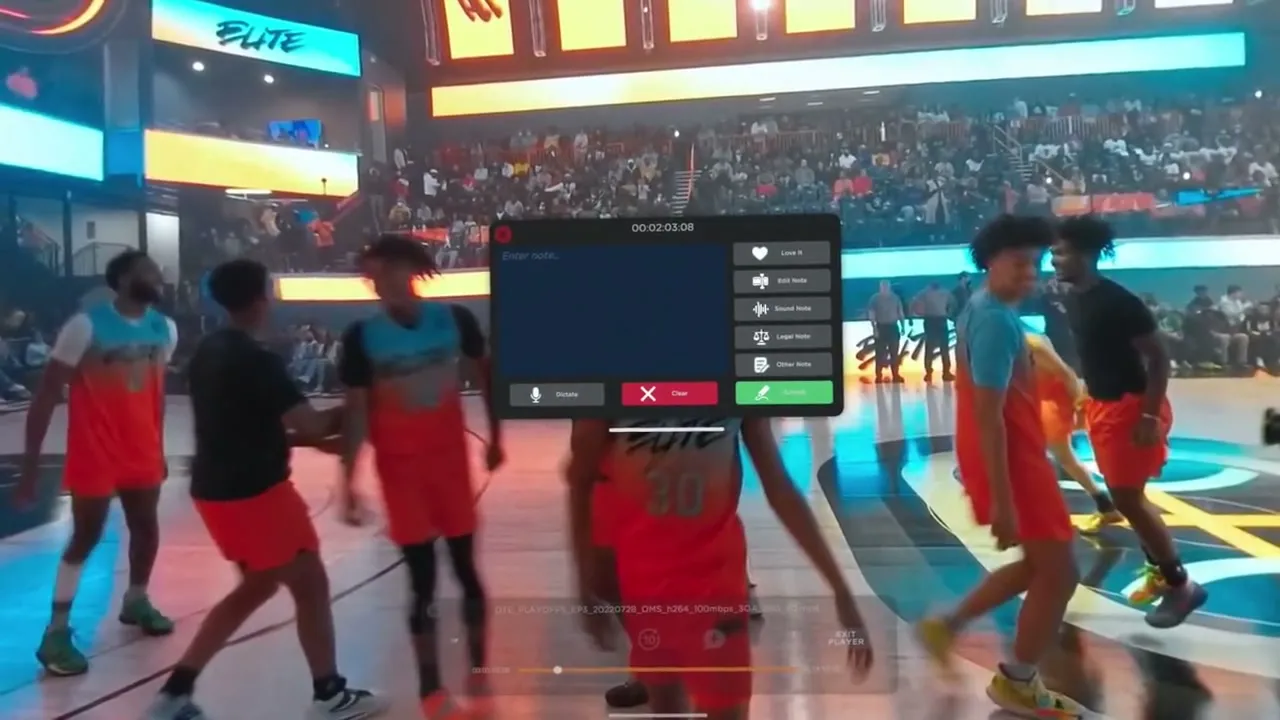 The note window open over a paused 360° basketball clip, with a text box, pre-made note buttons and a microphone button.
